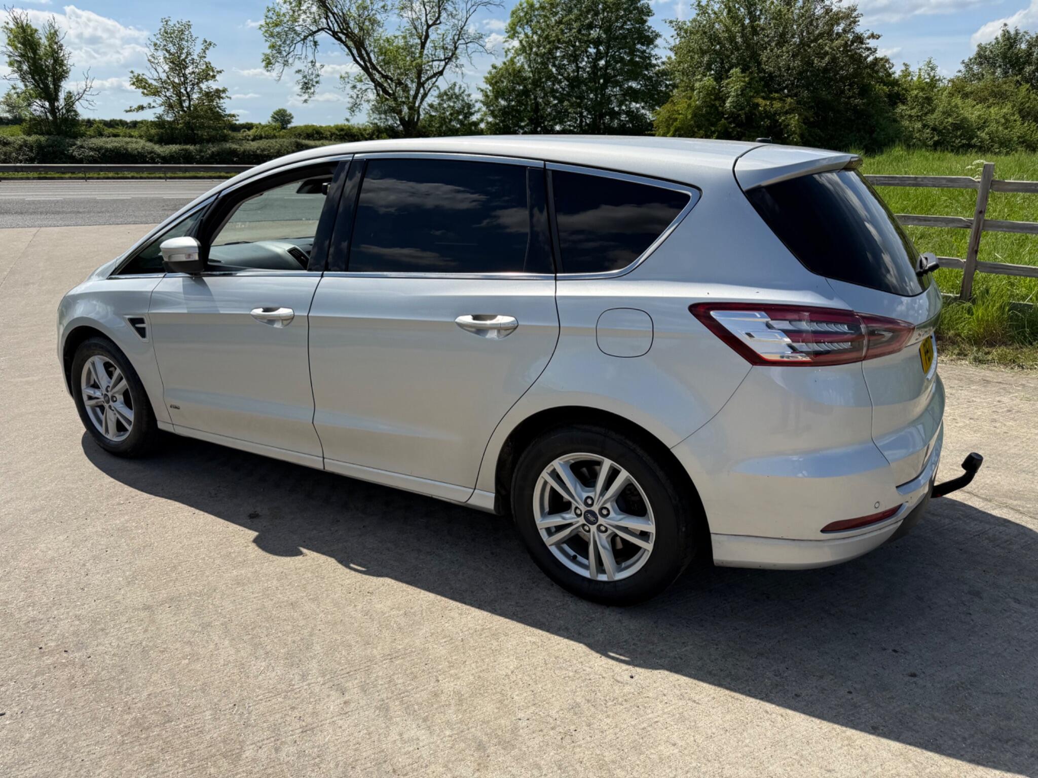 Ford S-Max 2.0 TDCi Titanium Euro 6 (s/s) 5dr — photo 54 of 102